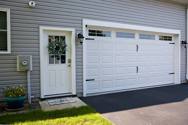 24/7 Emergency Garage Door Panel Replacement experts in Marine, IL